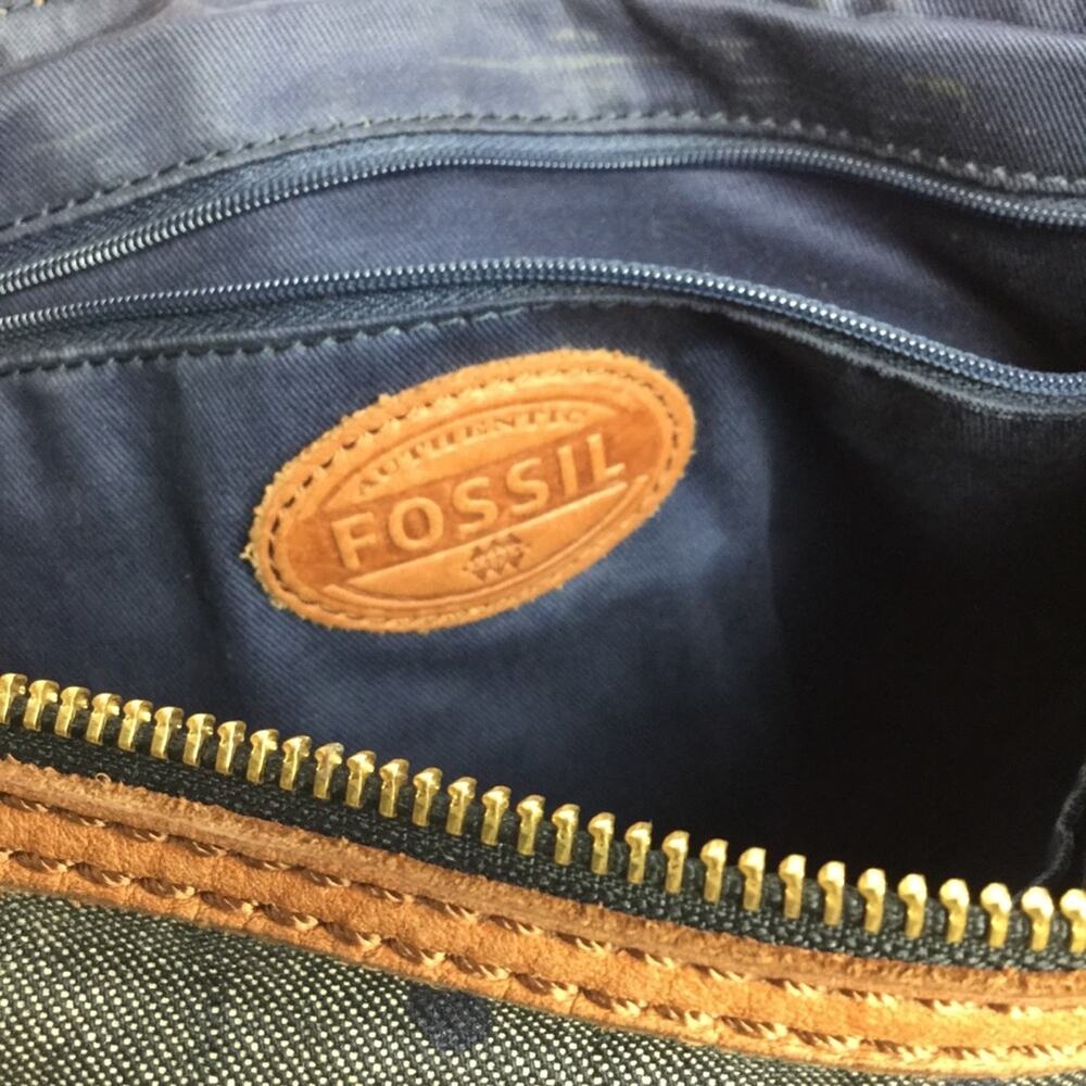 Fossil Patterned Crossbody Bag - Picture 4 of 7
